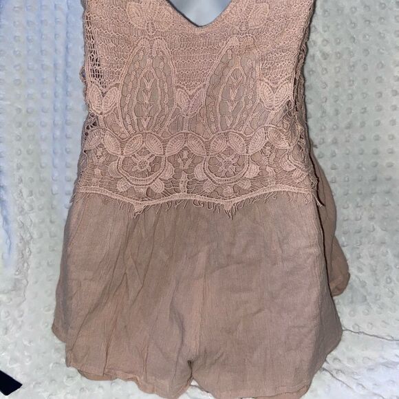 AMERICAN EAGLE OUTFITTERS CROCHET ROMPER - Picture 3 of 7